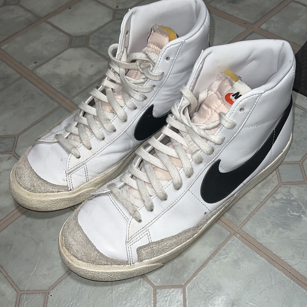Nike Blazer MID 77